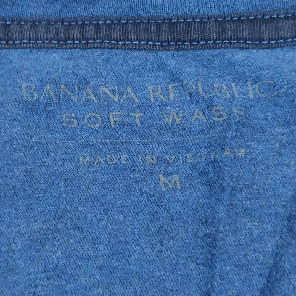 Banana Republic Shirt Mens Medium Blue Short Sleeve V Neck Tagless Tee Casual